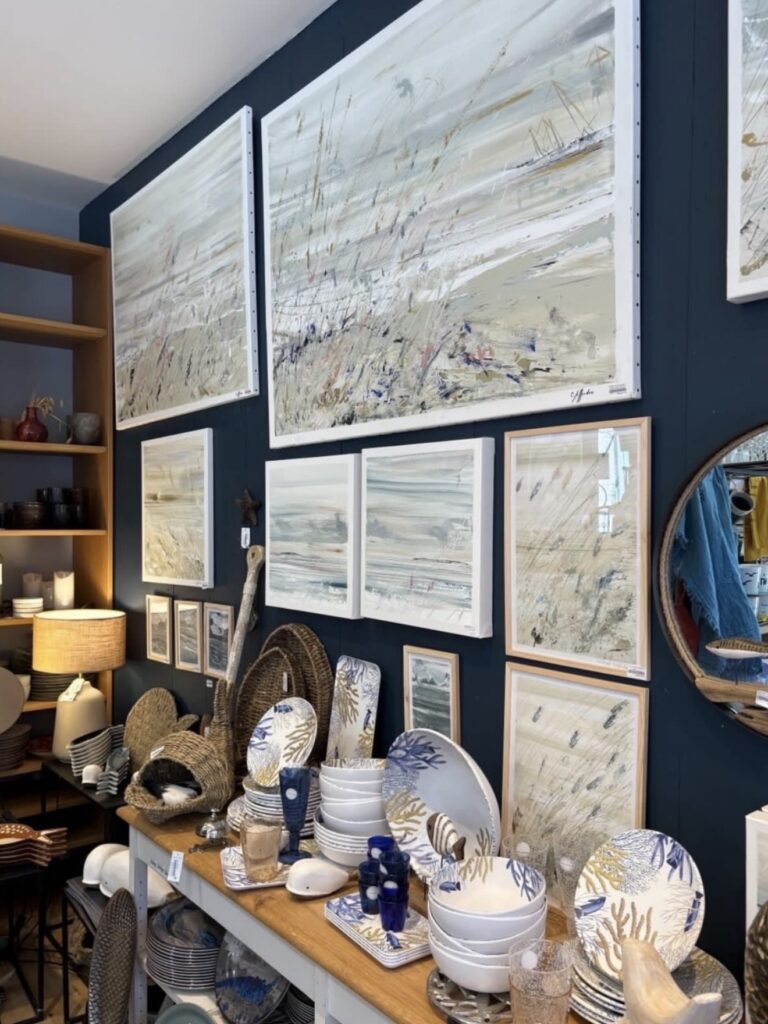 Les toiles de Camille Jaffredou à la boutique de l'Ilette au Conquet